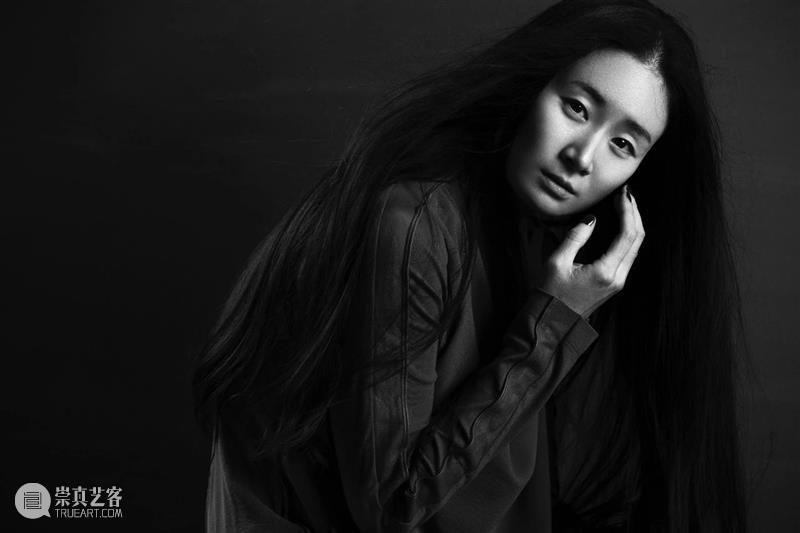 双年展特辑|王亚彬配音、为视/听障人群而作的无障碍版舞蹈影像,感受言语与肢体之《合》 视频资讯 国舞剧场 双年展 王亚彬 舞蹈 影像 听障 人群 肢体 言语 特辑 作品 崇真艺客